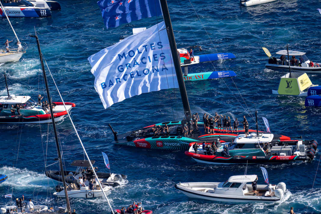 Emirates Team New Zealand thanks the hosts in Barcelona after winning the 37th America's Cup match