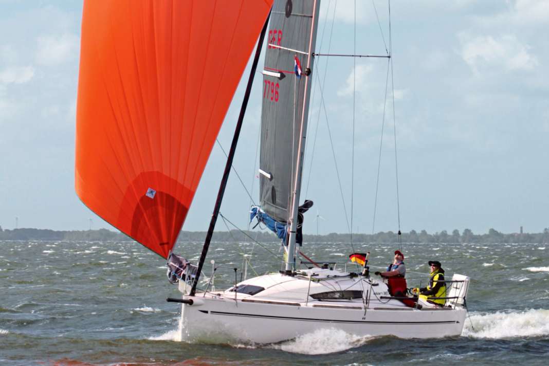 That was still possible: the gennaker could be set on deep courses. The sun shot followed later