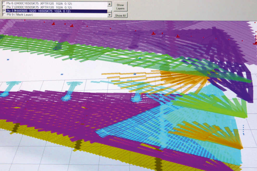 Layout: The designer calculates the profile and determines the tracks and components of the sail
