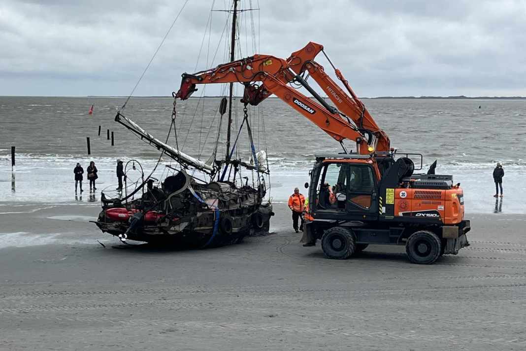 Preparazione: per l'operazione di recupero sono stati necessari due escavatori.