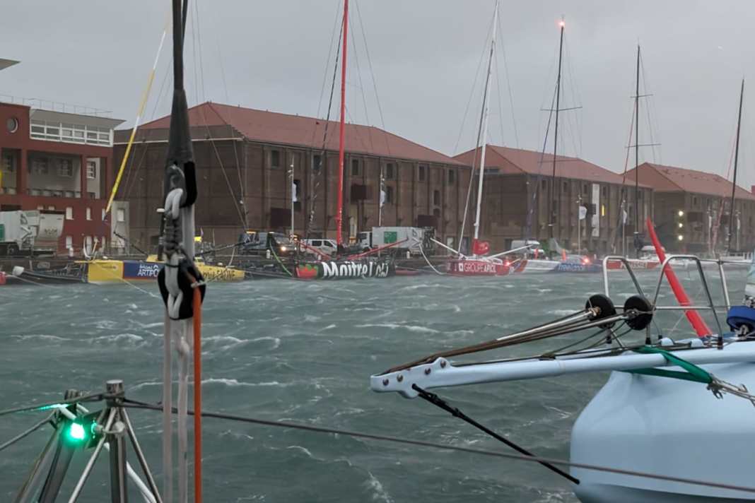 Hier baut sich der Sturm am Mittwochnachmittag in Le Havre bei den Imocas auf
