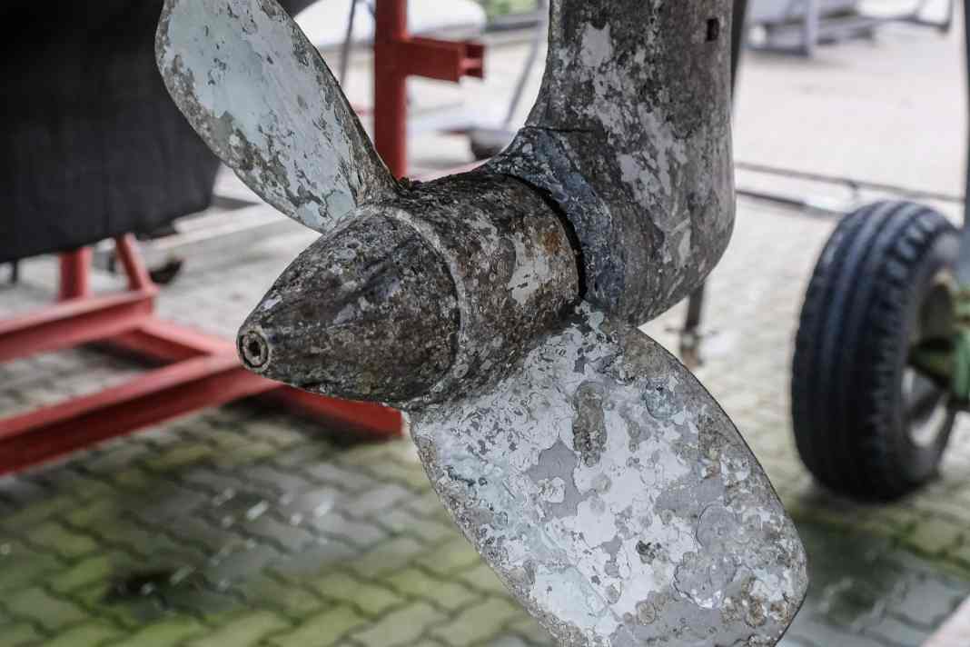 Stark verschmutzte Propeller müssen zunächst gereinigt werden.