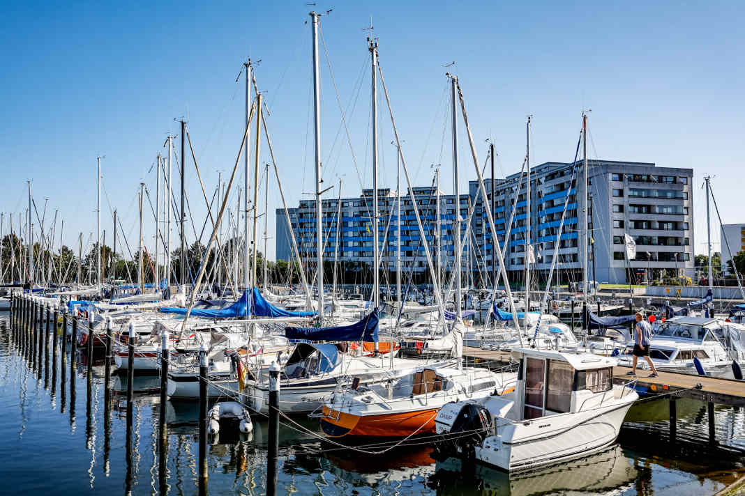 Le port de plaisance de Damp a fêté ses 50 ans l'année dernière (voir photo) - puis la marée de tempête catastrophique est arrivée. En raison des dégâts, le port reste fermé