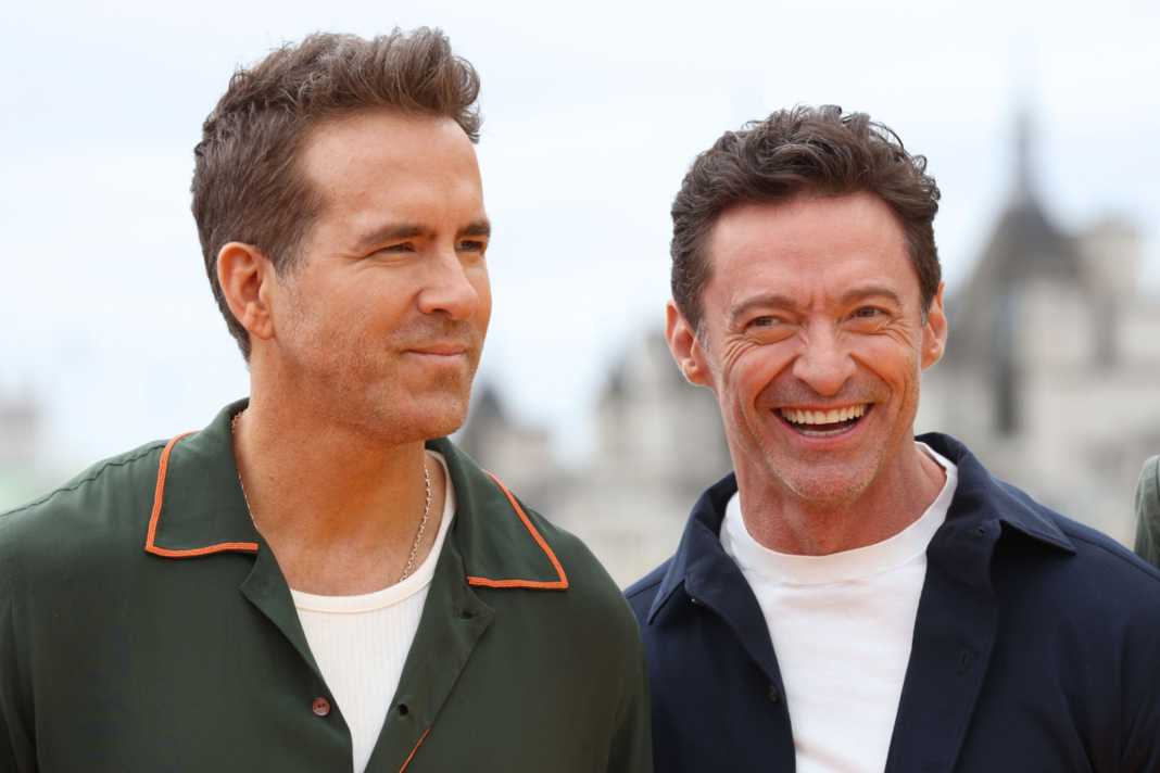 Ryan Reynolds und Hugh Jackman drücken Tom Slingsbys Bonds Flying Roos die Daumen.