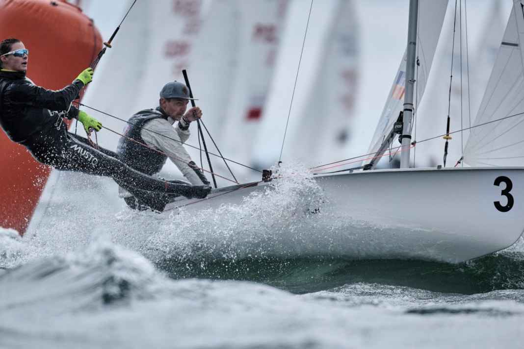 Simon Diesch und Anna Markfort starten am Samstag als Spitzenreiter ins Medaillenfinale der 470er-Mixed-WM