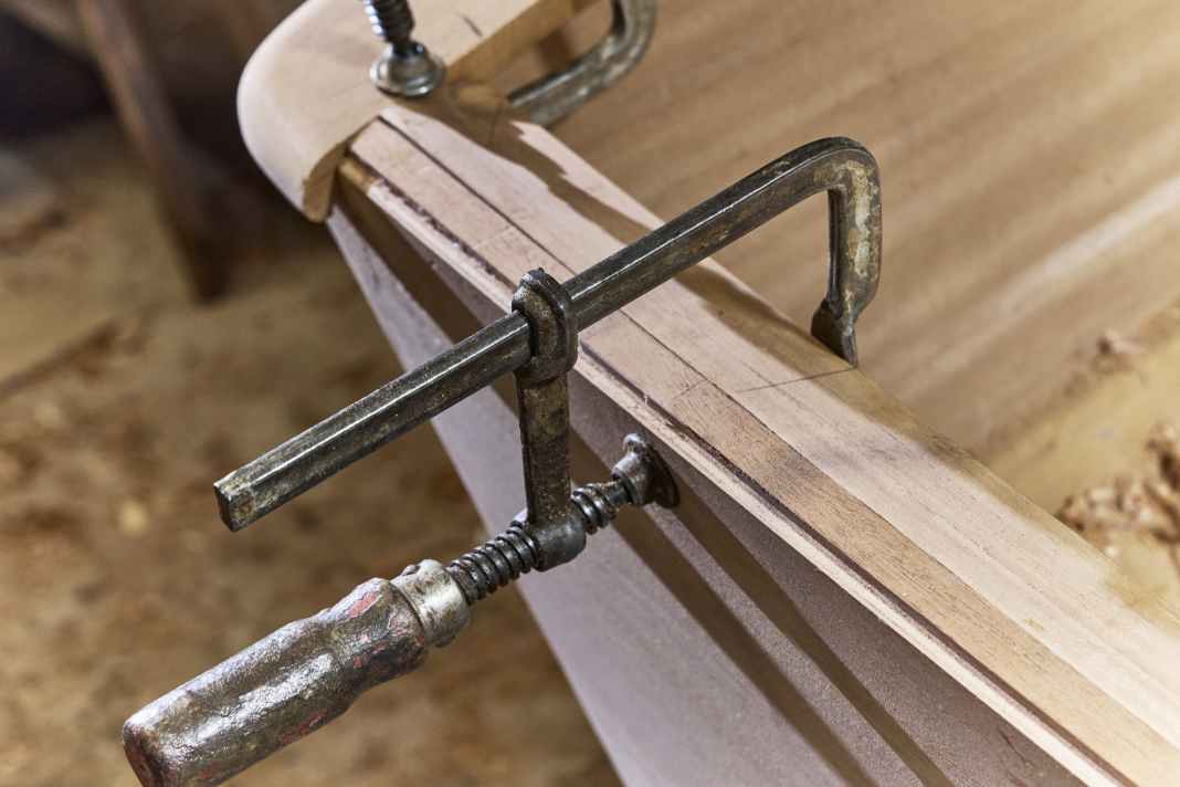 Les outils adéquats ne sont pas toujours à bord. Comment les improviser et d'autres conseils astucieux de lecteurs pour fixer des équipements.