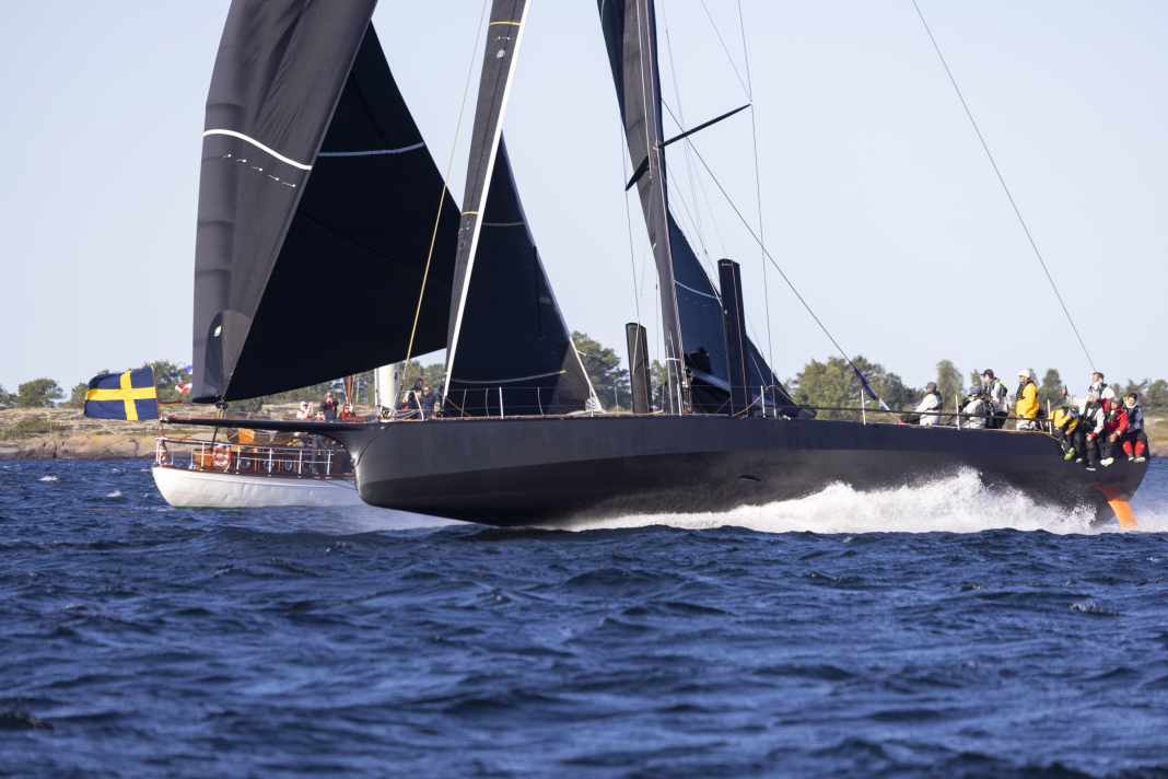 Lancement de la fusée de "Varuna 6" : à ce moment-là, Jens Kellinghusen et l'équipage avaient encore plus de 300 miles nautiques à parcourir.