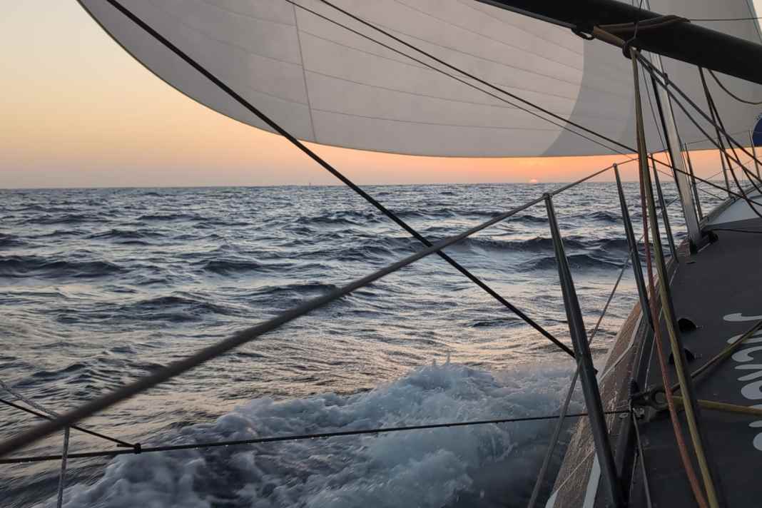 Der Blick von "Nexans – Art & Fenêtres" über den Atlantik zum goldenen Horizont