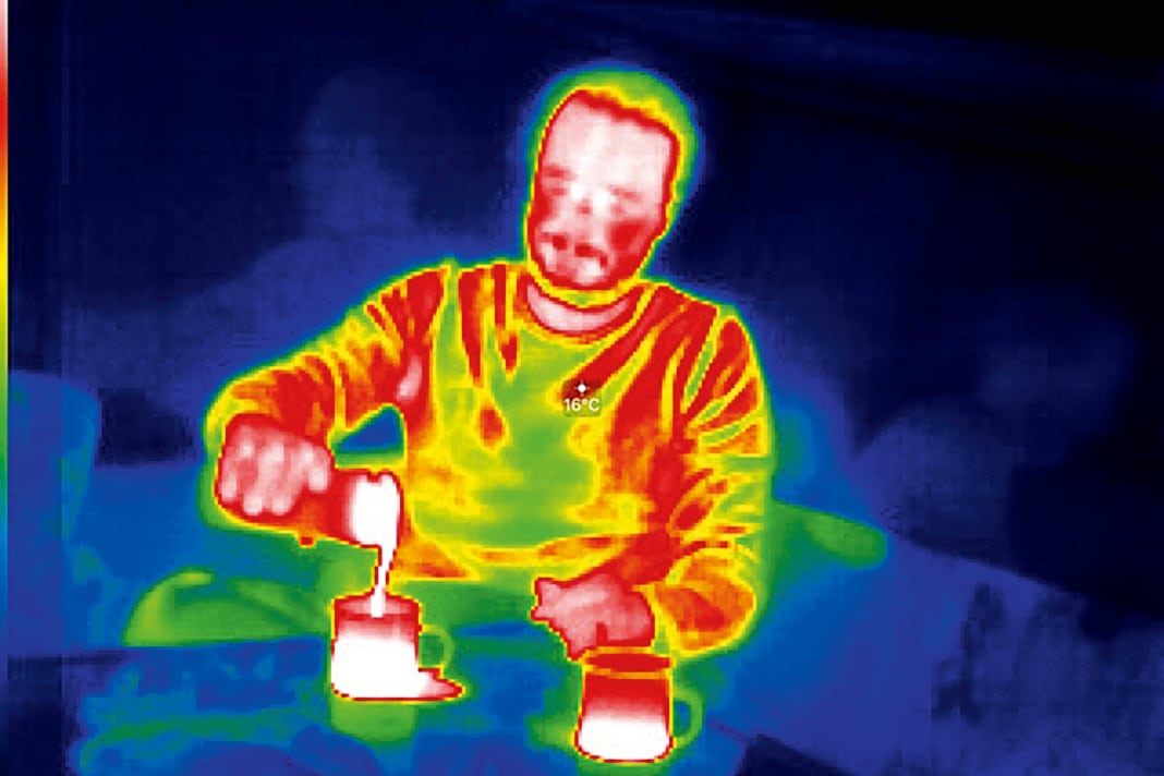 Hot drinks in a thermal image: infrared technology shows temperature differences at a glance