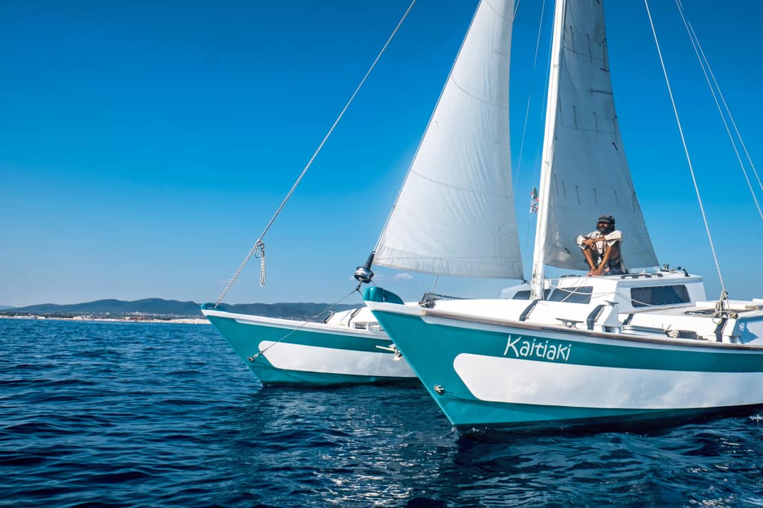 Having landed in the Swiss mountains as an Australian, Mark Seisun looked for his sea vehicle in Europe; he found the Tiki 30 in Italy