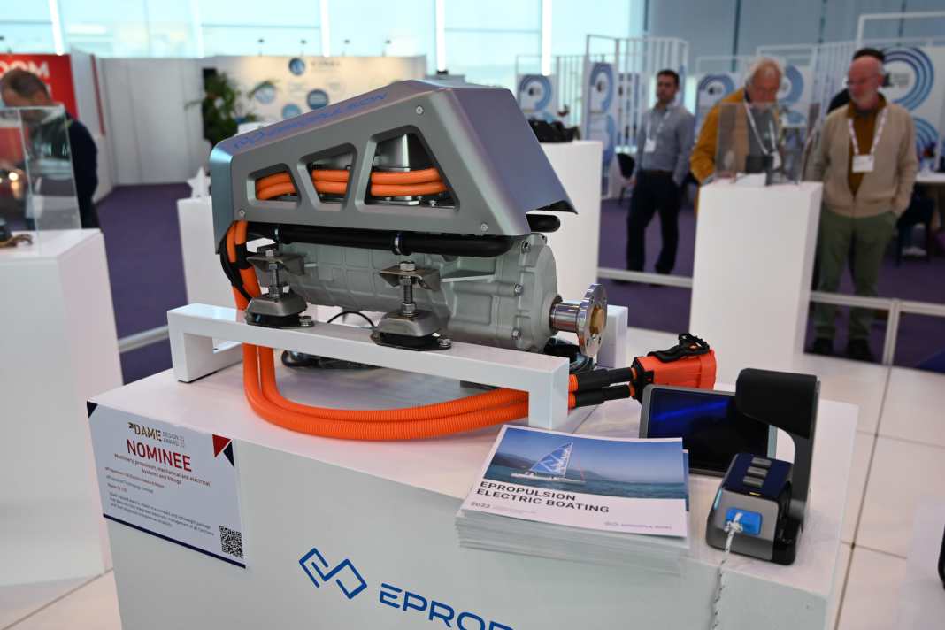 Elektrischer Innenborder von ePropulsion mit einer Leistung von 20 kW 