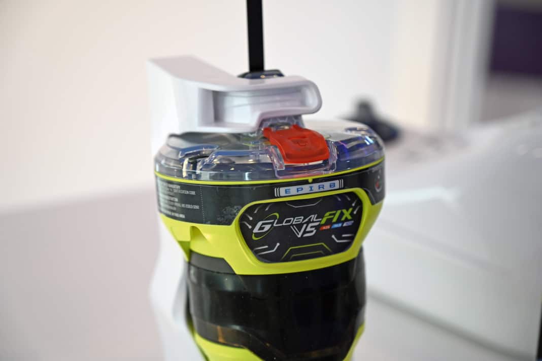 The Epirb GlobalFix V5 also sends distress calls to AIS devices and receives an acknowledgement