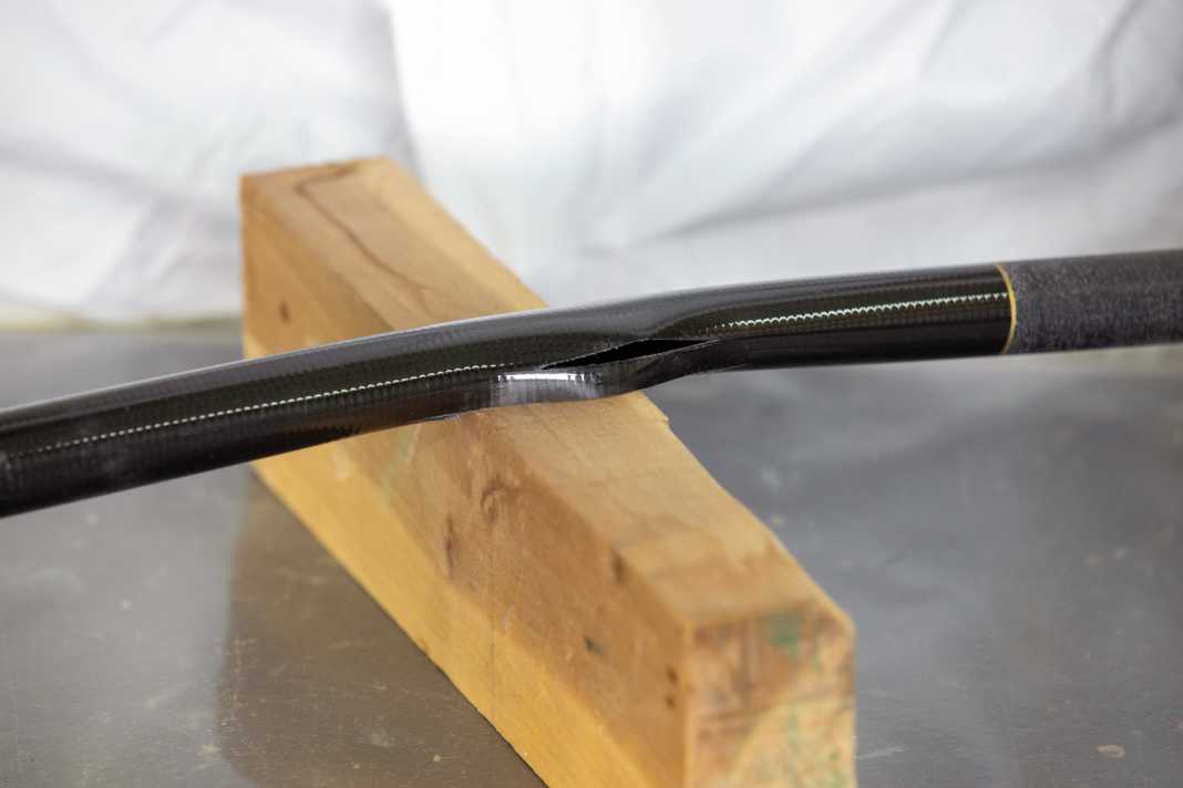 Tiller arms made of carbon fibre give way quickly under buckling load, we simulate the damage on a fishing rod