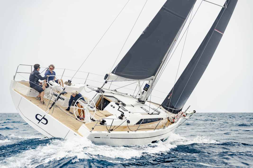 Exciting design language. Wide rear, flat frame, wide overhangs. Typical Polli