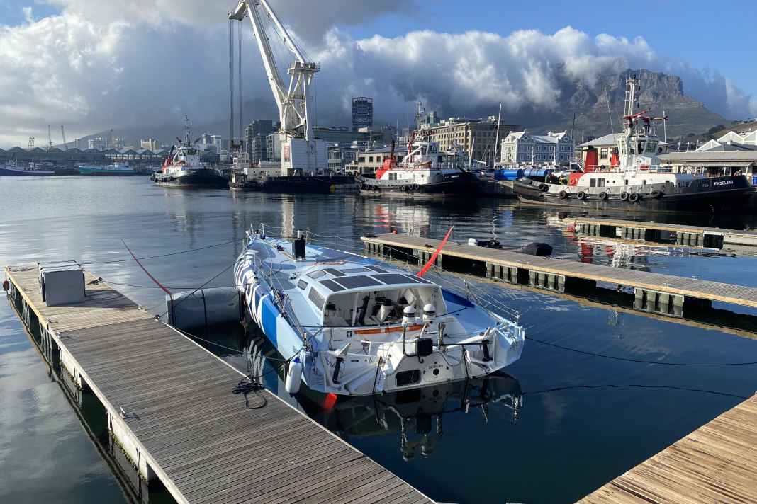 Second at the finish, the only one still in the water. "Biotherm" skipper Paul Meilhat decided not to crane out, but his boat also needs repairs