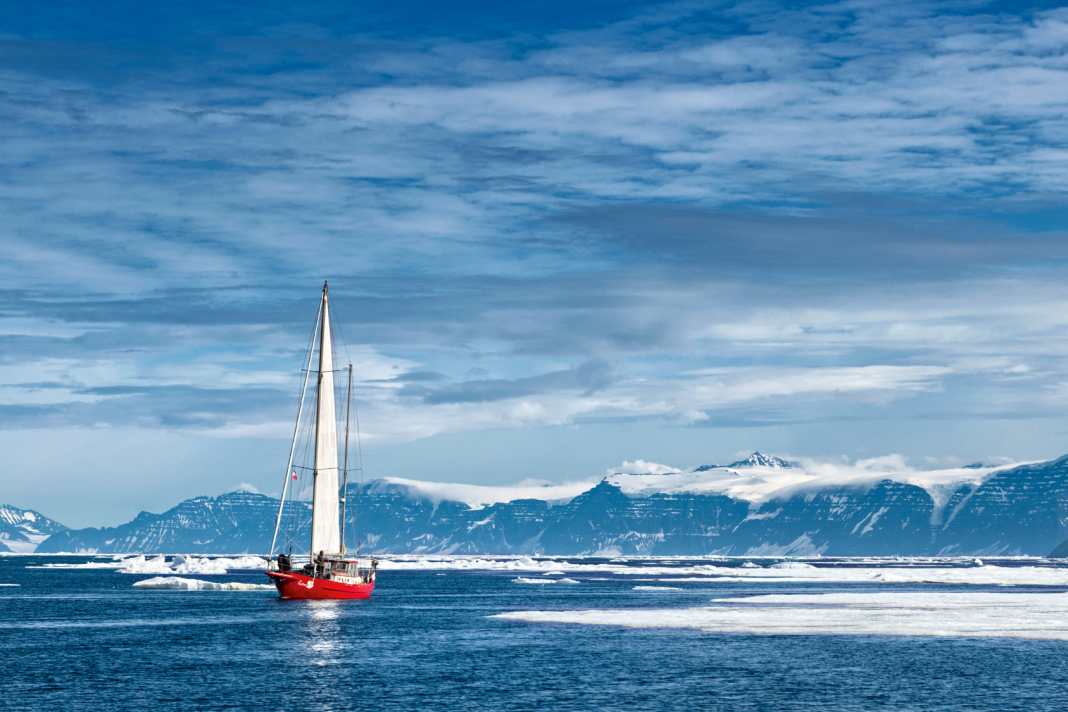 Revierfahrt für Könner: Beim Törn nach Grönland sucht die Crew der „La Belle Époque“ den Weg durchs Eis
