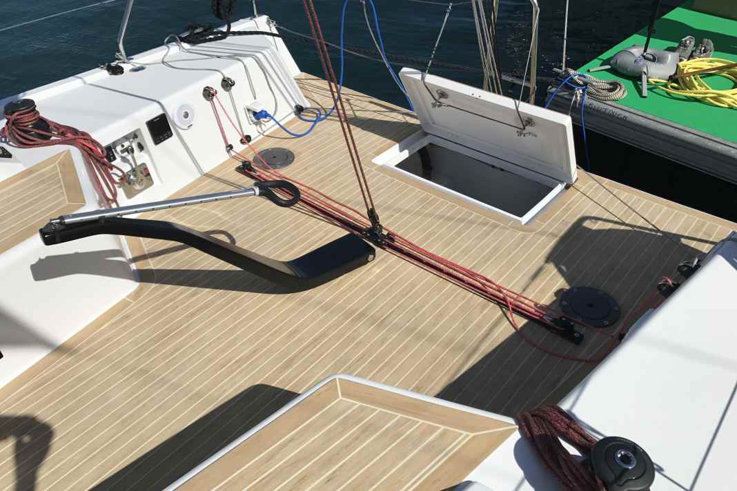 Division of labour. The tiller, which ends far forward, positions the rudder well away from the traveller and backstay