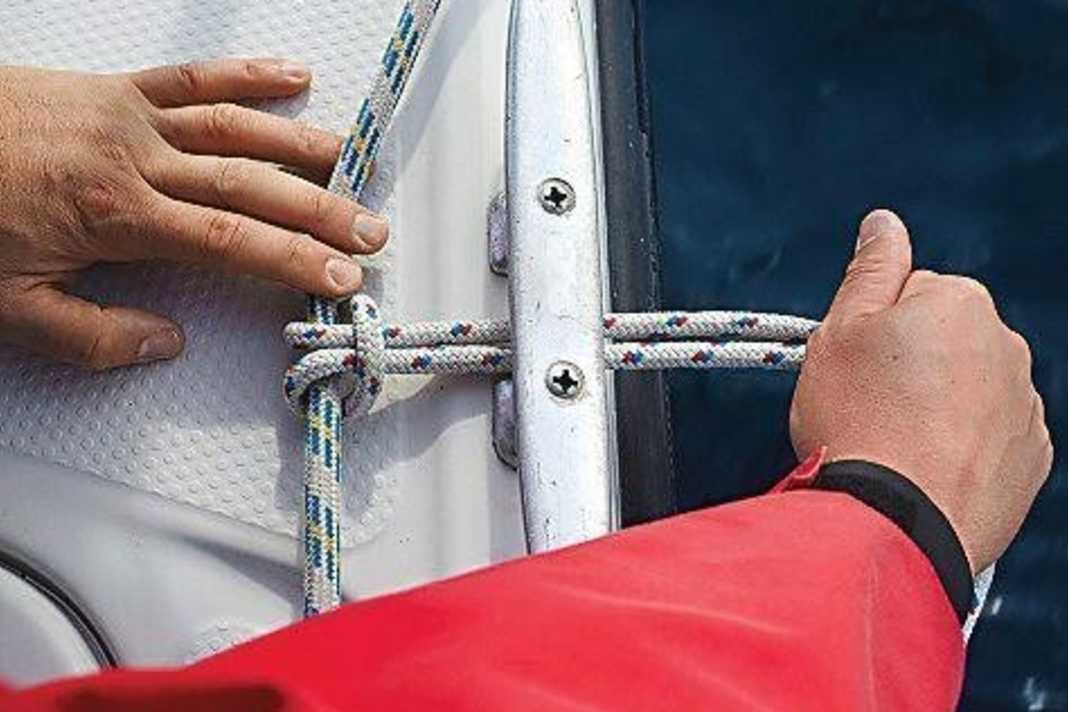 Tie an eye in the centre of a strong line...