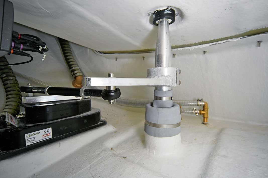 Hardly salvageable if overloaded: If the rudder shaft breaks, the coker is often torn out of the hull. The hole is large, and the amount of water flowing in is often too