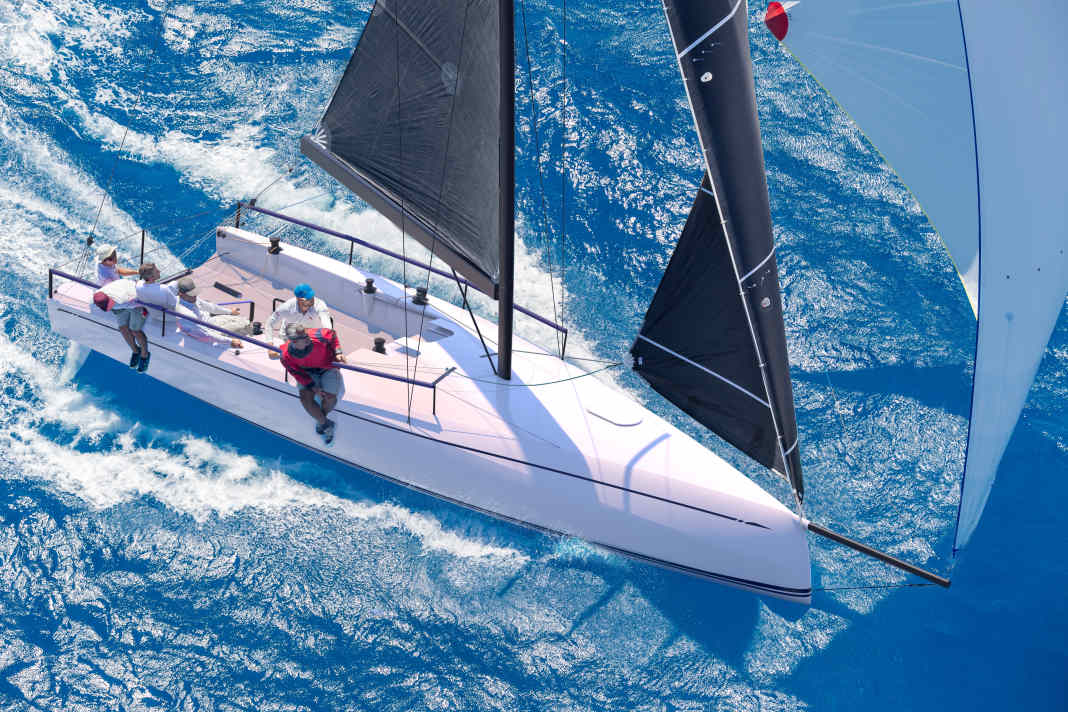 Riesiges Cockpit und dennoch mit kleiner Crew beherrschbar