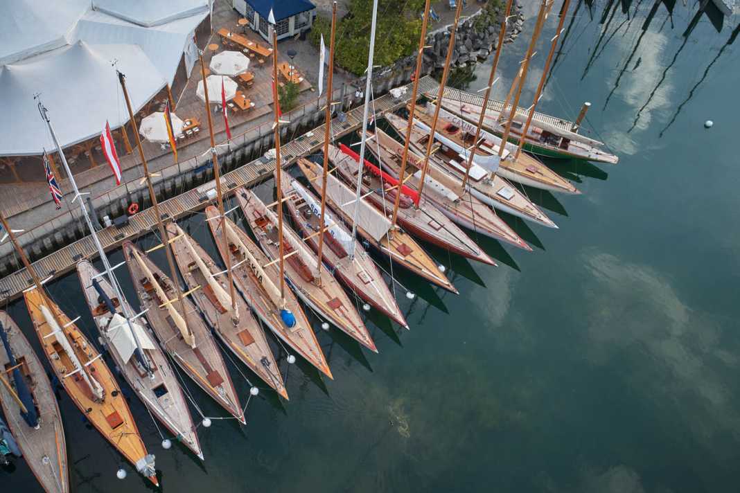Impressions du championnat du monde des yachts 8 mR à Langenargen, sur le lac de Constance. Photos de Nico Krauss