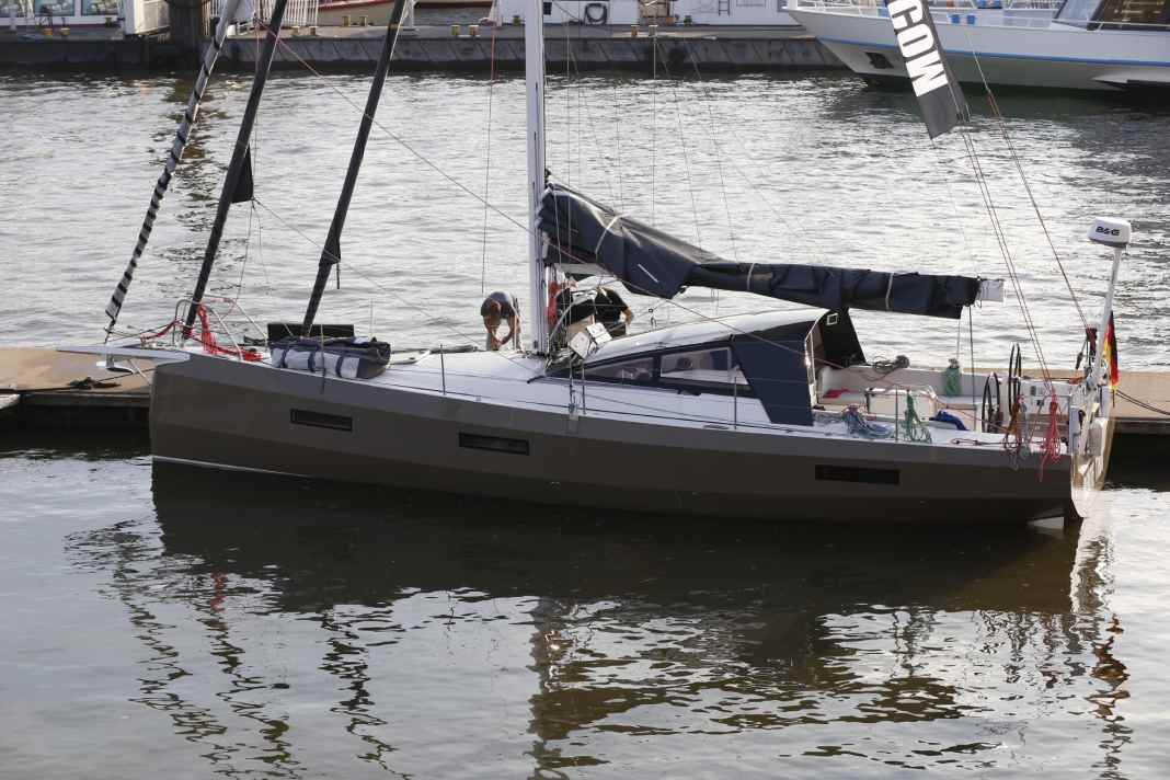 Die neue Bente 39 hat die typischen Chines wie ihre kleine Vorgängerin. Der Rumpf wirkt im Vergleich zur Bootslänge aber nicht so hoch