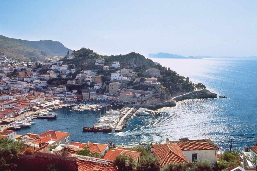 Vista del porto di Idra. Non così affollato al mattino ...