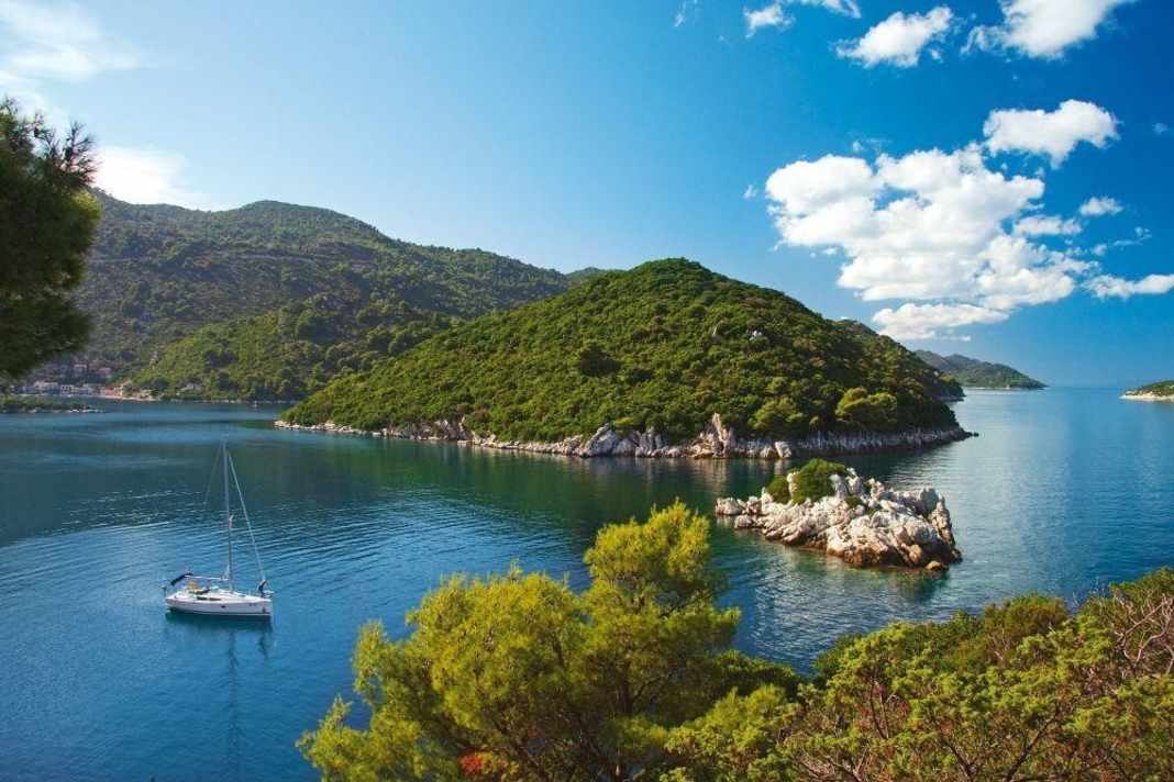 Le fantastiche baie per l'ancoraggio sono il segno distintivo della zona, qui nella baia di Prozura sull'isola di Mljet