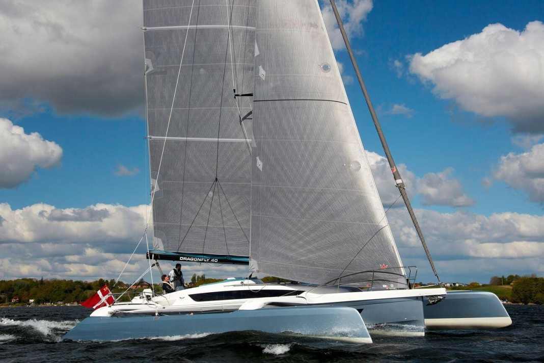 Conspicuously inconspicuous. At the cross, the Tri sails almost like a mono - only without heeling and faster