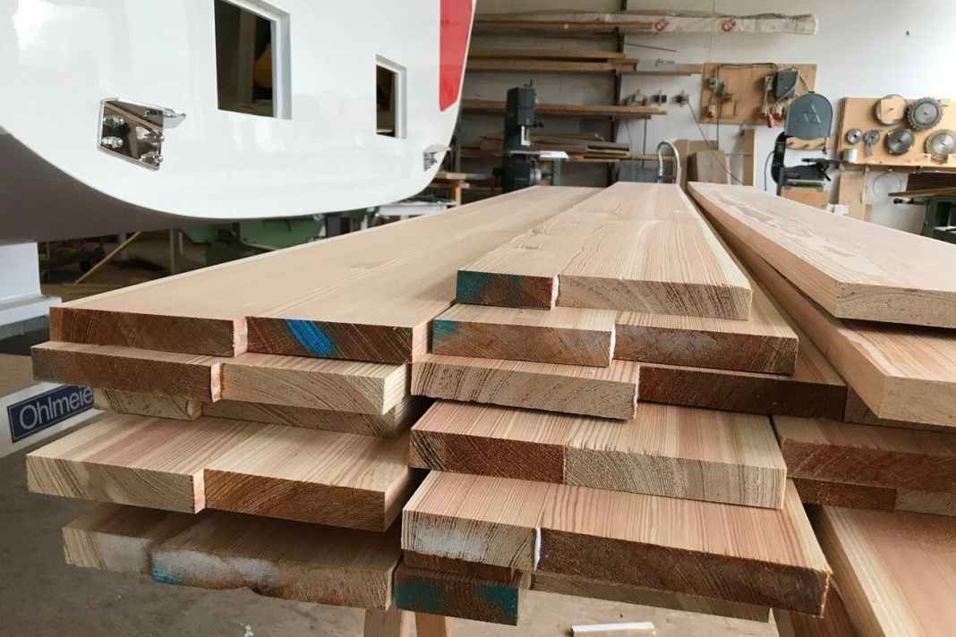 Startschuss: Aus diesen und weiteren Planken soll ein Boot entstehen