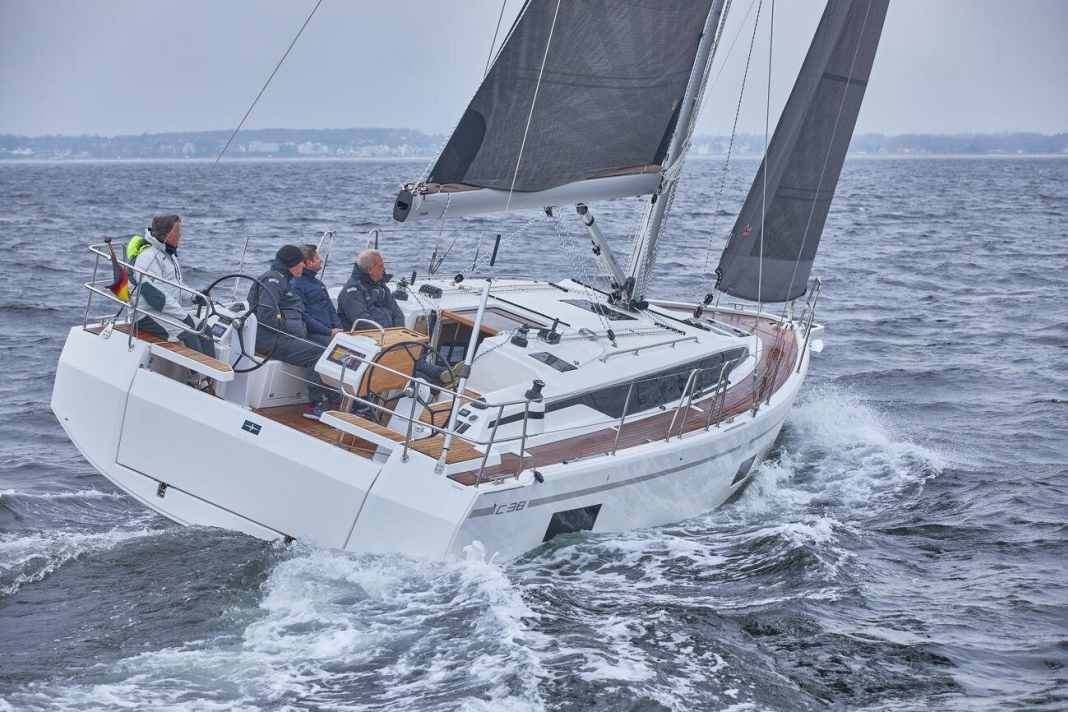 Ampio e potente: il nuovo modello di fascia media Bavaria C38
