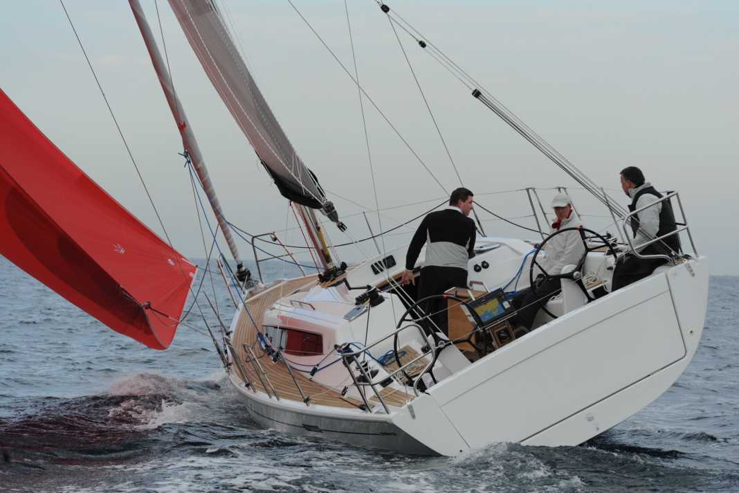 In the standard version: tailgate and aluminium rigging
