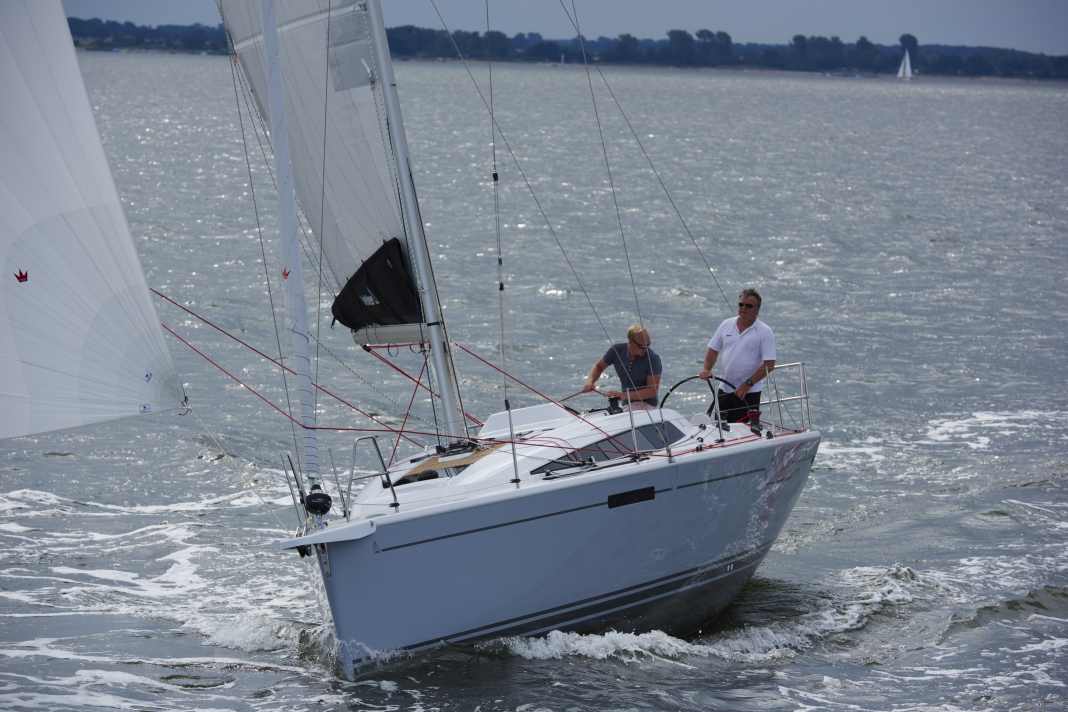 Die Dehler 34 mit der optionalen Gennakernase