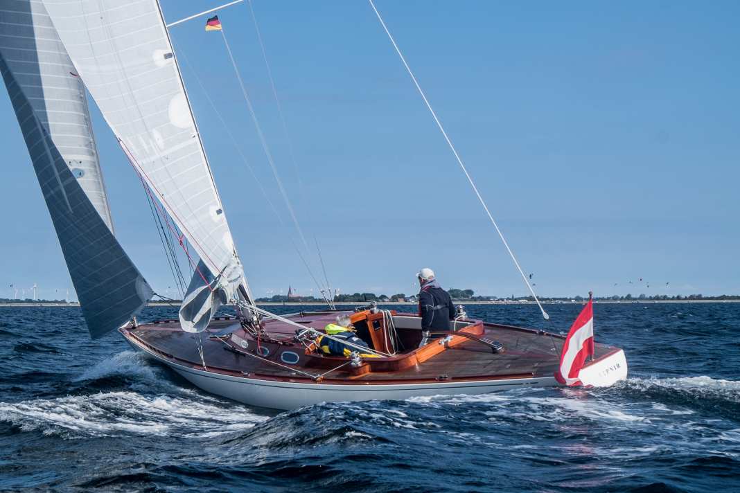 Die 12,45 Meter lange Swede 41 ähnelt einem übergroßen Drachen