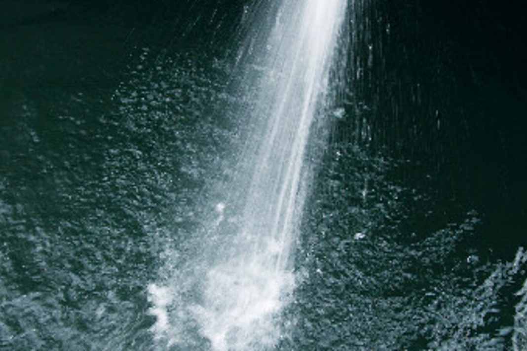 1a fase di riscaldamento Più l'olio è caldo, più è fluido e più è facile da pompare. Pertanto, prima di sostituire l'olio, è necessario riscaldare la macchina