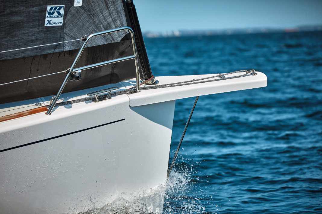 Arcona 385 The wide bow extension is made of carbon fibre and firmly attached to the hull