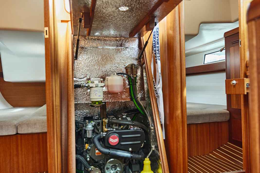 Arcona 385 Large and many openings. The machine is perfectly accessible for maintenance