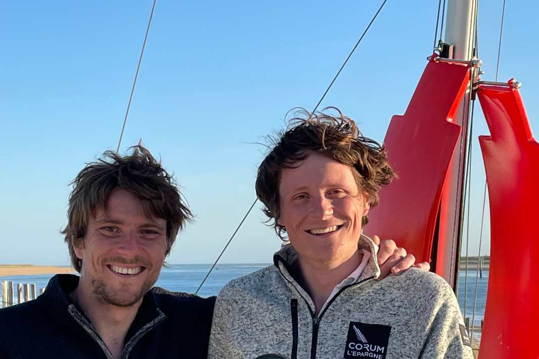 Raphaël Censier (der Konstrukteur) und Erwan Censier (der Bootbauer) haben mit ihrem neuen Foiler schon 23,5 Knoten Speed erreicht