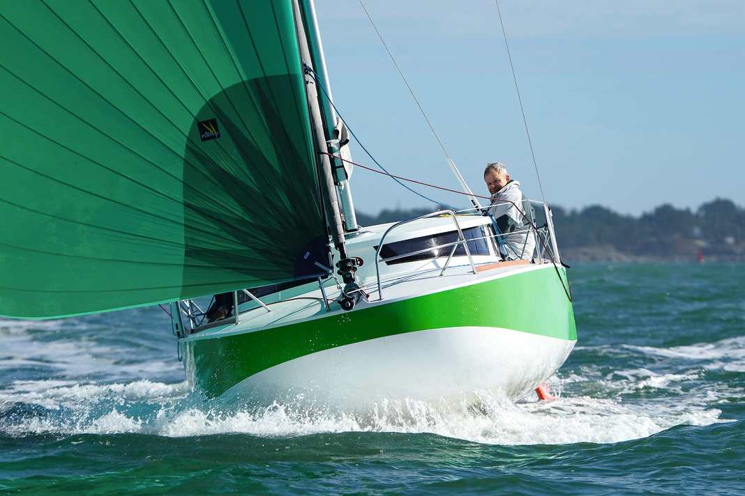 The flat bow is the most striking feature of the Mojito 6.50