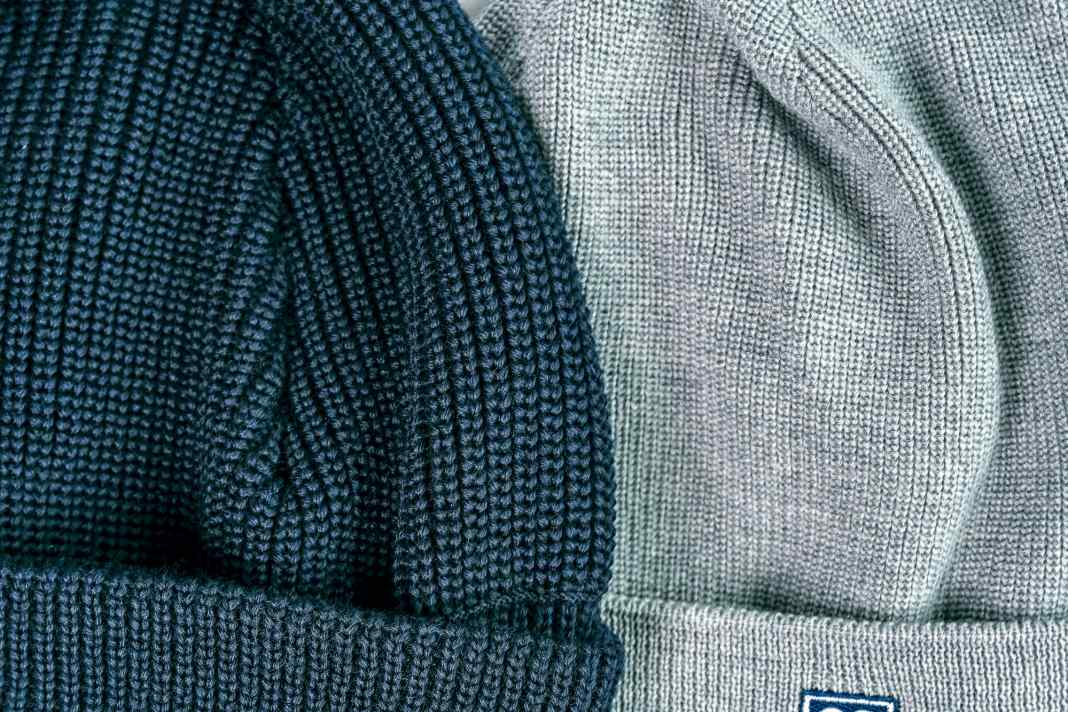 Grobe Strickmuster isolieren besser, außer bei Wind, dann pfeift es durch die weiten Maschen