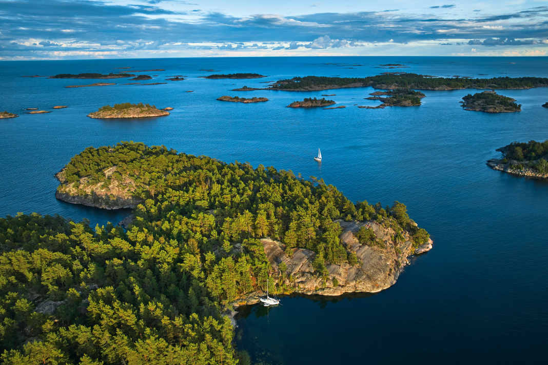 L'arcipelago di Gubbö, nel Gryts Skärgård, attira i visitatori con bellissimi ancoraggi in una natura in parte incontaminata.