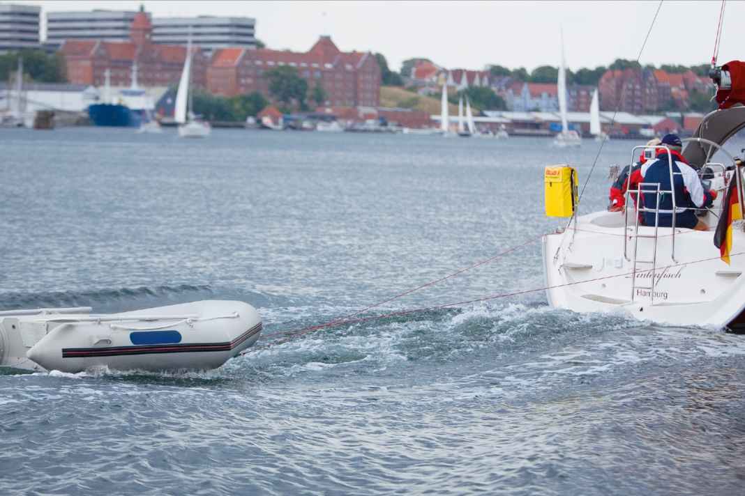 Right: Ideally, the dinghy surfs down the front of its own stern sea. This way it generates hardly any pull