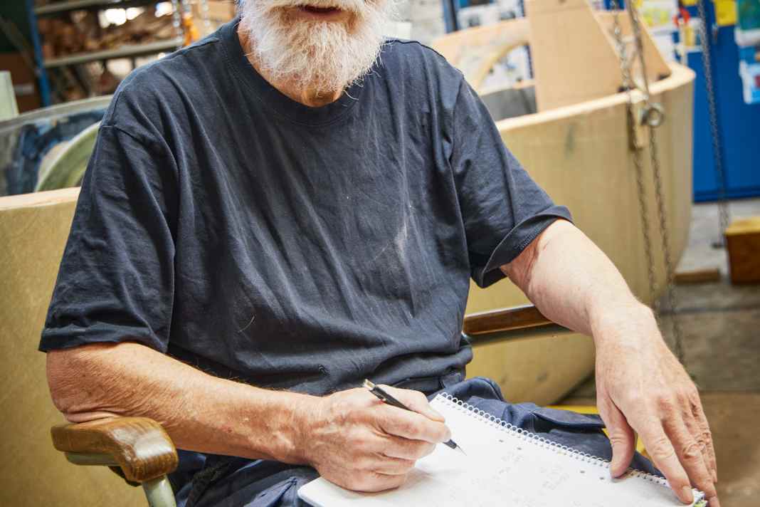 Pianificare, armeggiare e costruire: Sven Yrvind è in fibrillazione da microbarca tutto il giorno