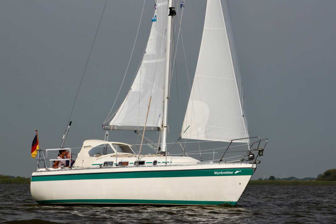 GFK-Klassiker aus Holland: Die zweitgrößte Friendship mit ihren  zeitlosen Linien und der sehr hohen Verbreitung ist ein Longseller auf dem Gebrauchtbootmarkt