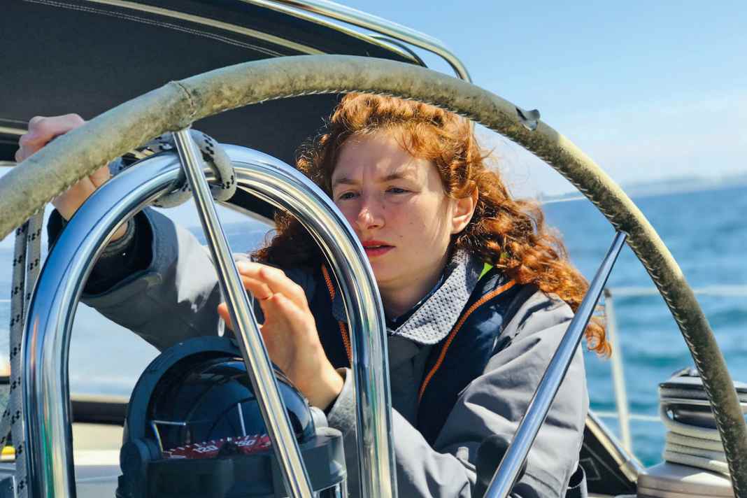 Ronja Dörnfeld, 25, ist wild entschlossen, um die Welt zu segeln. Doch am Boot gibt es immer wieder viel zu tun