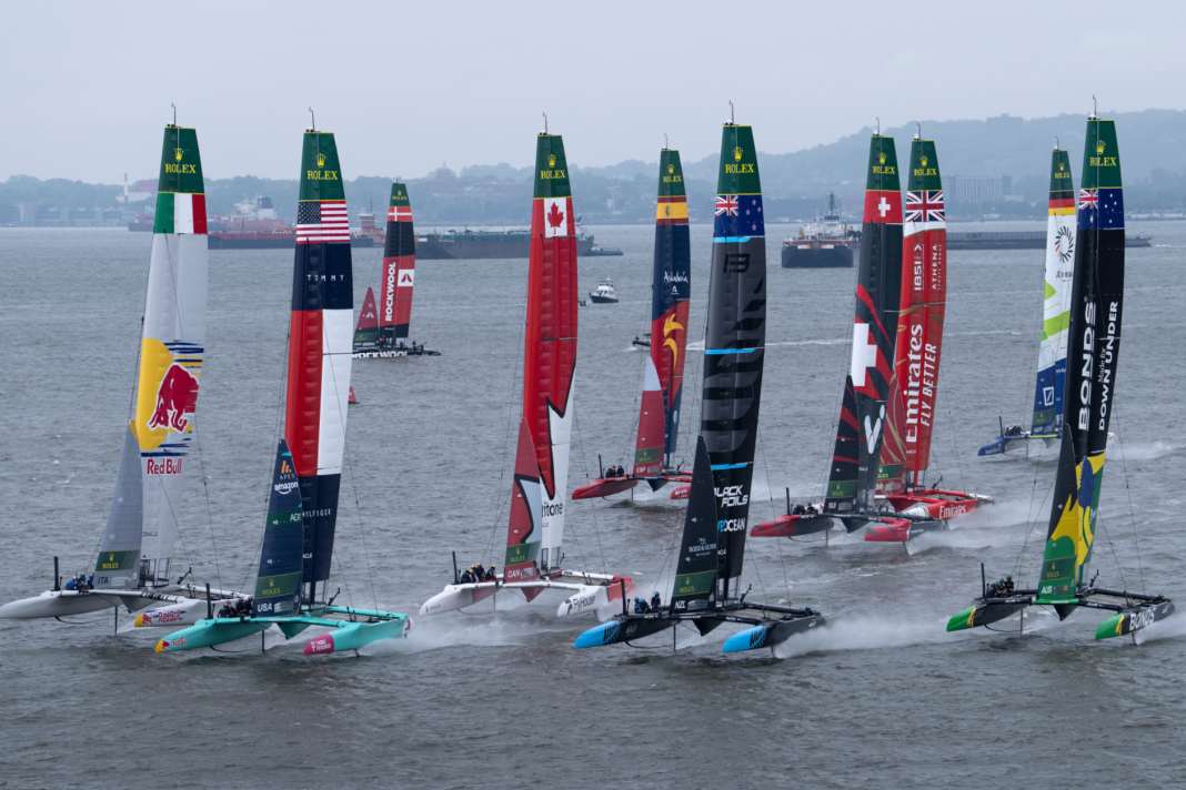 Hier prescht die SailGP-Flotte an Tag zwei in erheblich mehr Winden als beim flauen "Waschküchen-Auftakt" in New York über den Kurs.