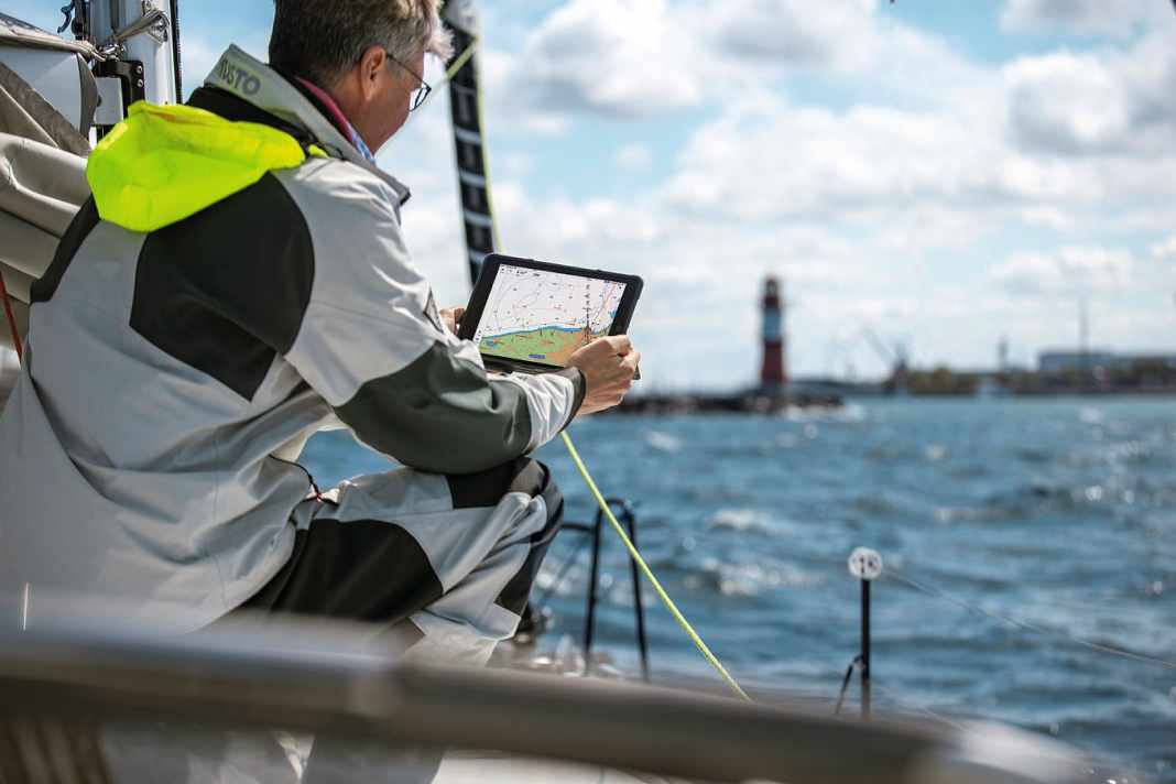 Una parte integrante di molti equipaggi a bordo: la navigazione via tablet