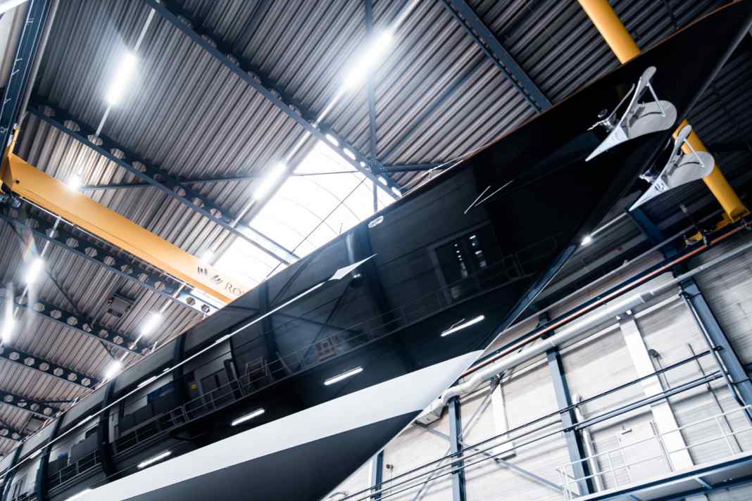 Noch stehen die 65 Meter in der Halle in Vollenhove.