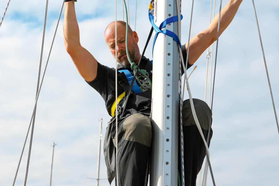 Climbing along makes the helpers' job easier