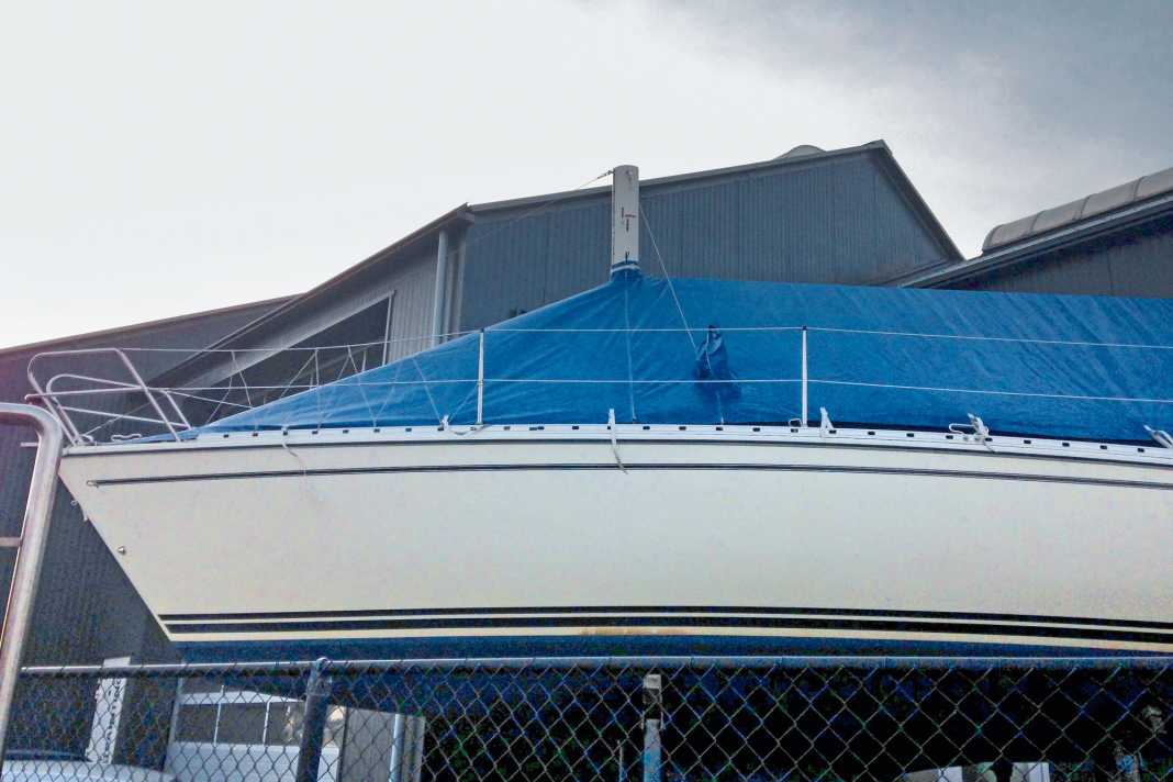 Ingenious: a shortened rig as a support for the tarpaulin, but without an unnecessarily high wind load